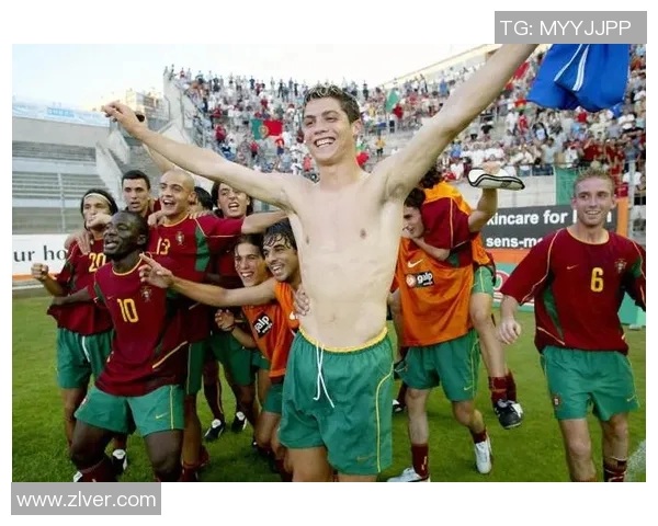 足球三件套学生:如何在校园中培养球星潜力与全面素养 足球三件套学生:如何在校园中培养球星潜力与全面素养