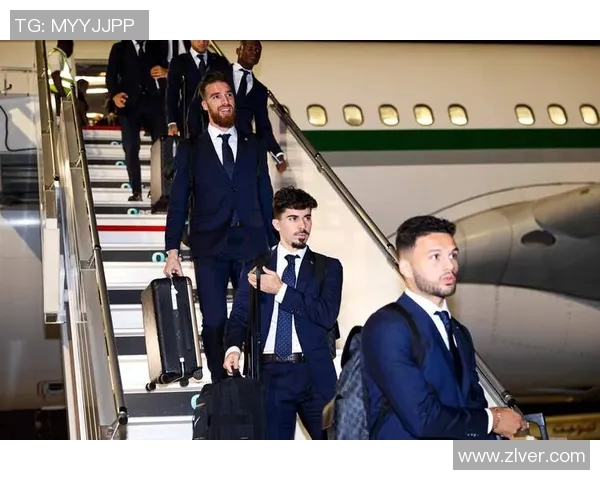 足球球星胸肌是否完美对称揭秘:背后隐藏的训练与遗传奥秘 足球球星胸肌是否完美对称揭秘:背后隐藏的训练与遗传奥秘