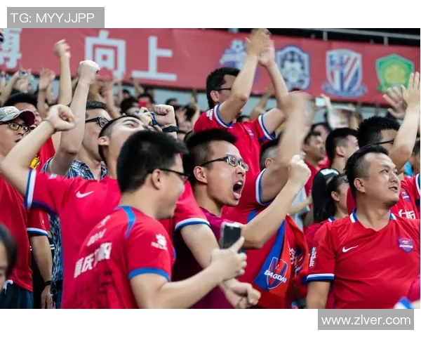 《足球球星竞技挑战赛打造最强阵容，带你体验真实球场激情》